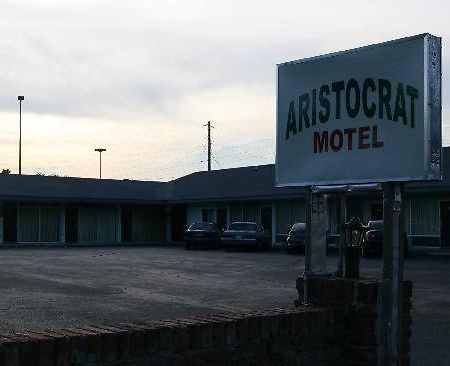 Aristocrat Motor Inn Bolivar Bagian luar foto