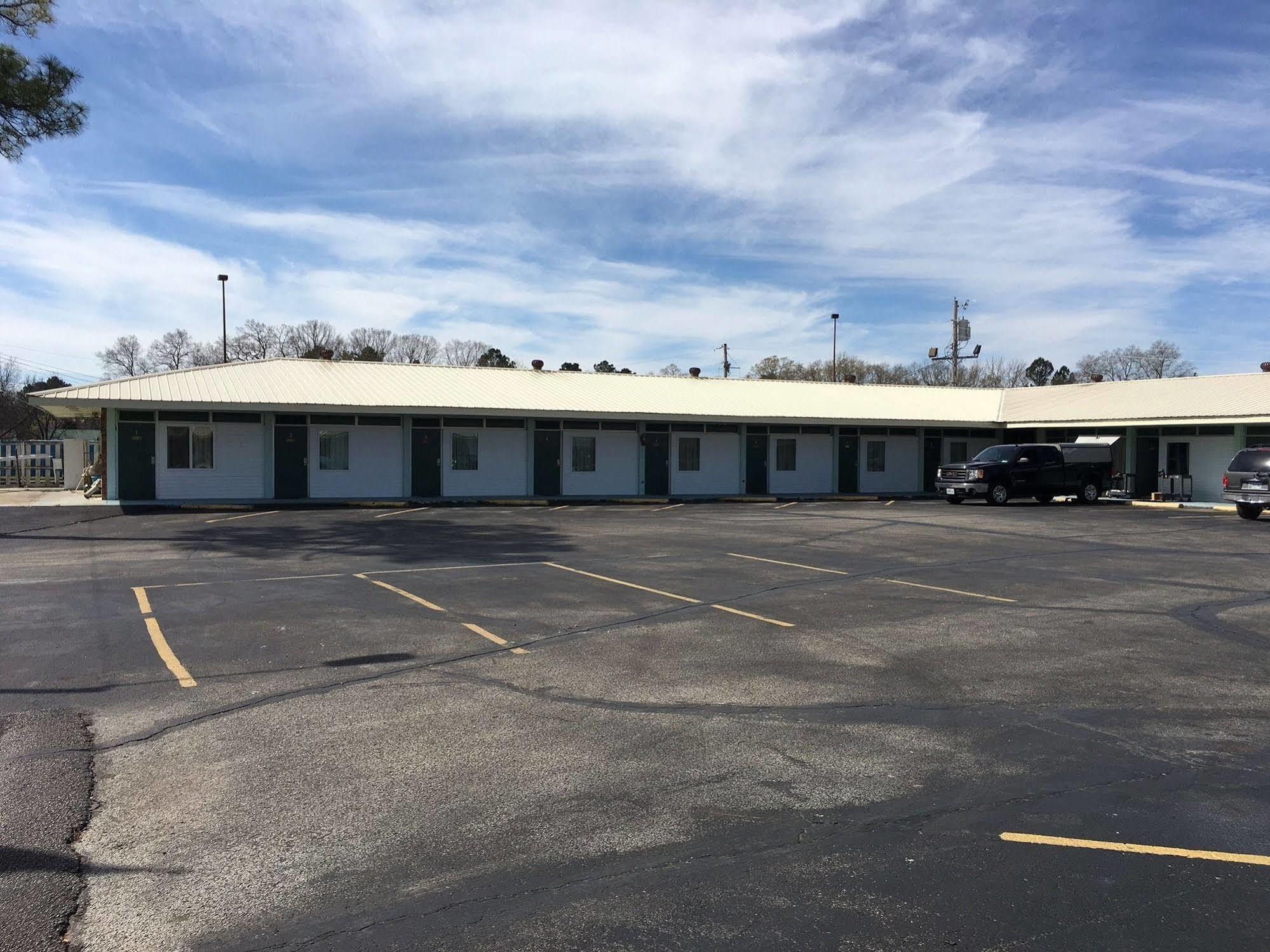 Aristocrat Motor Inn Bolivar Bagian luar foto