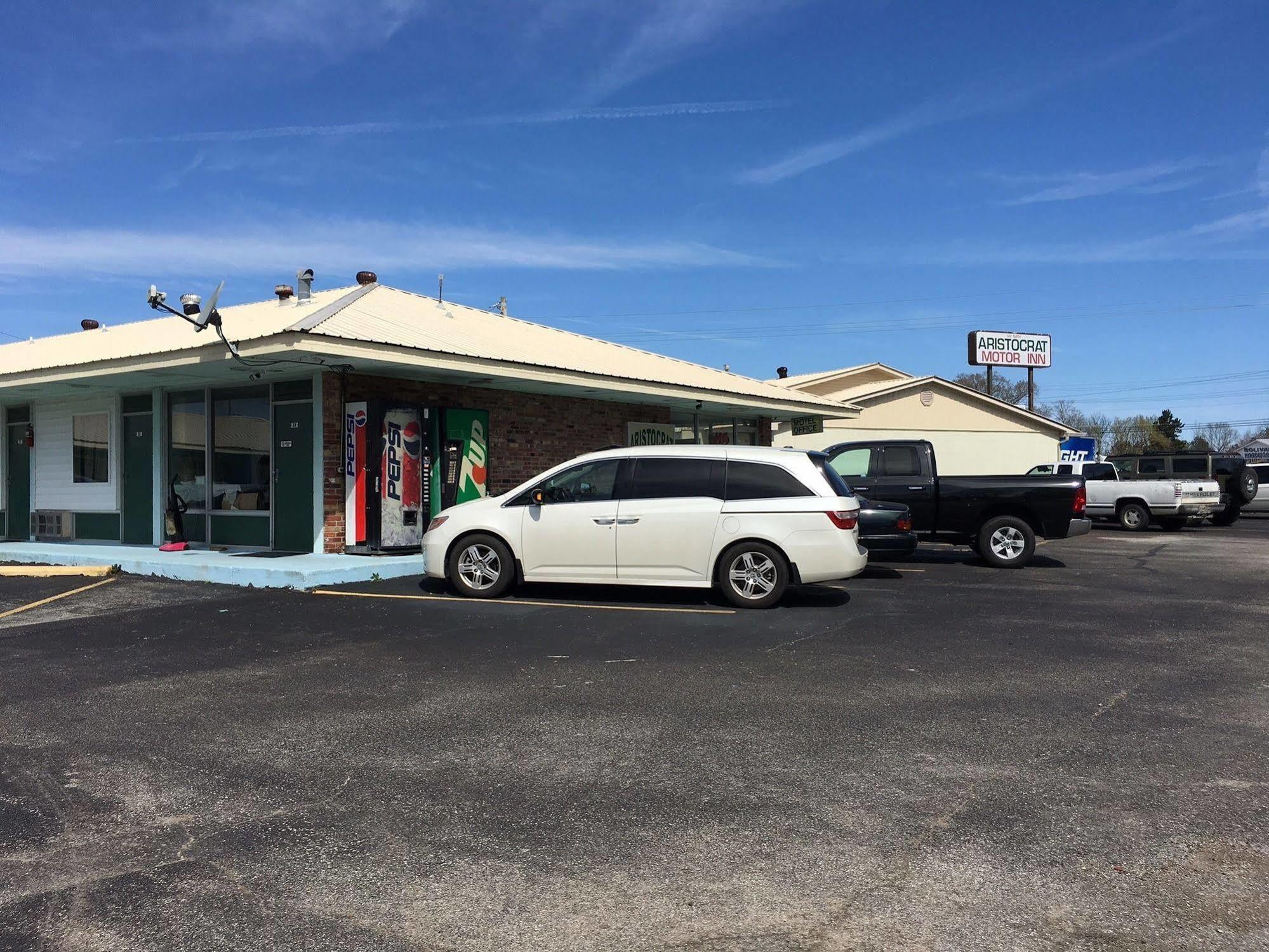 Aristocrat Motor Inn Bolivar Bagian luar foto
