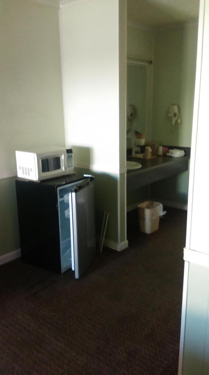 Aristocrat Motor Inn Bolivar Bagian luar foto