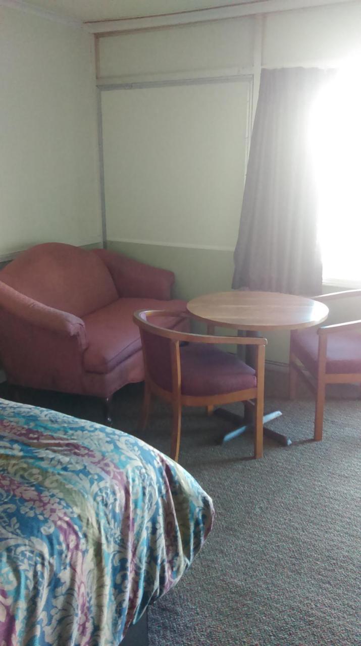 Aristocrat Motor Inn Bolivar Bagian luar foto