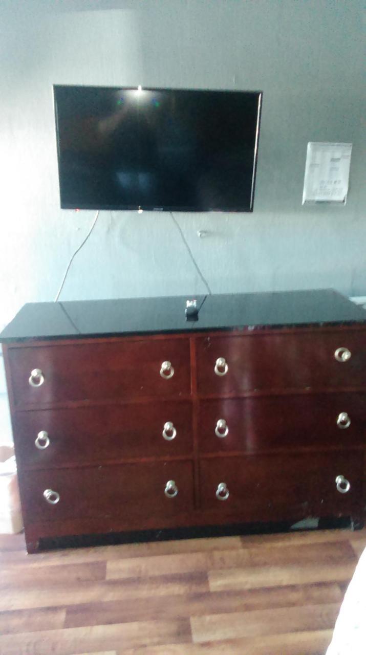 Aristocrat Motor Inn Bolivar Bagian luar foto