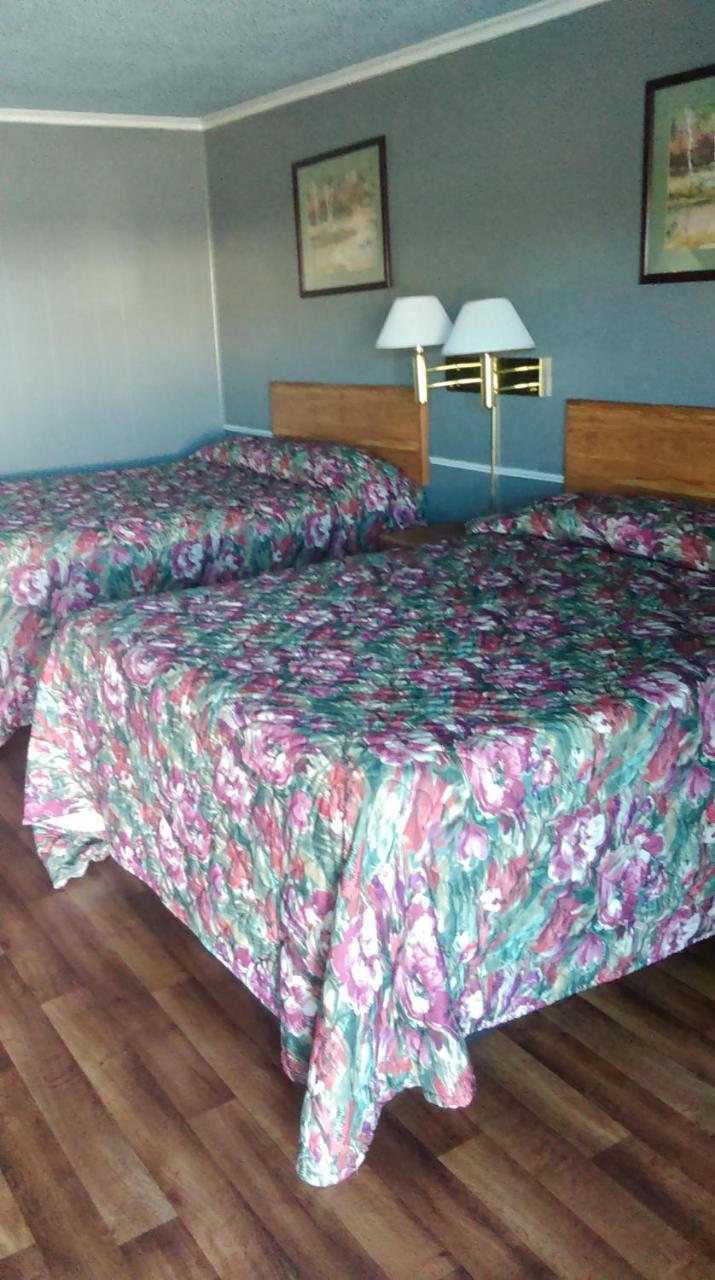 Aristocrat Motor Inn Bolivar Bagian luar foto