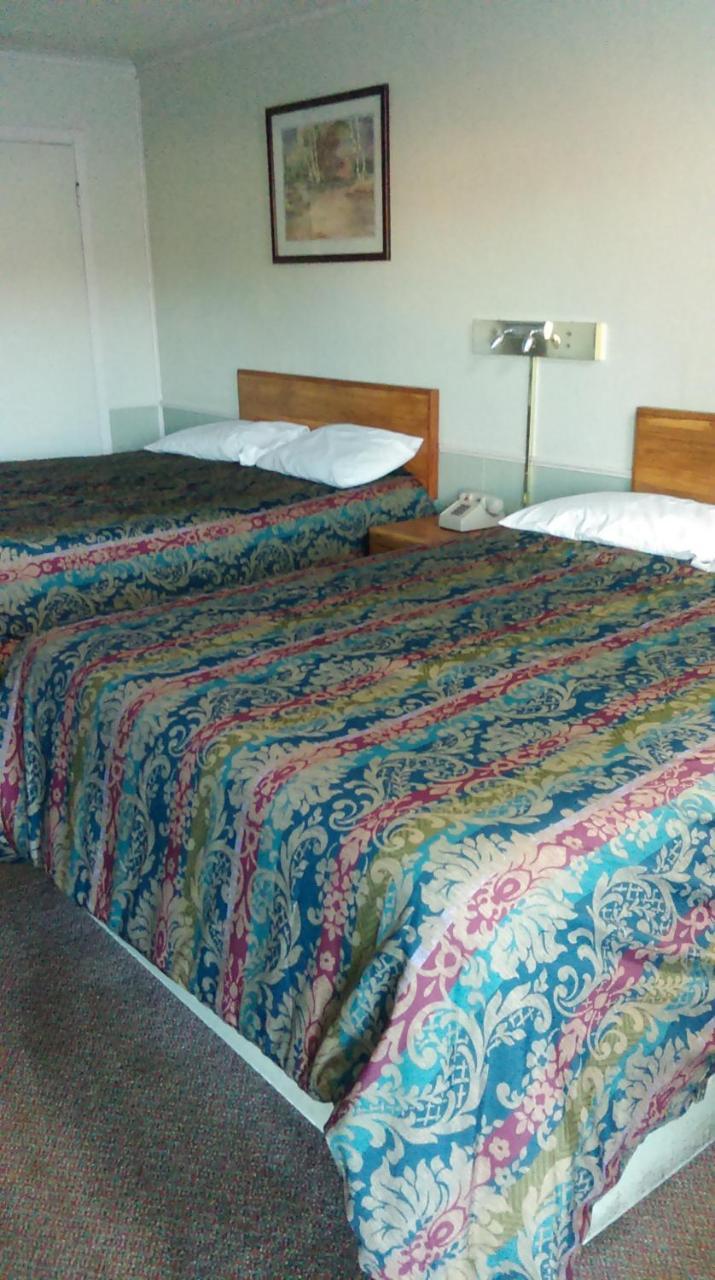 Aristocrat Motor Inn Bolivar Bagian luar foto