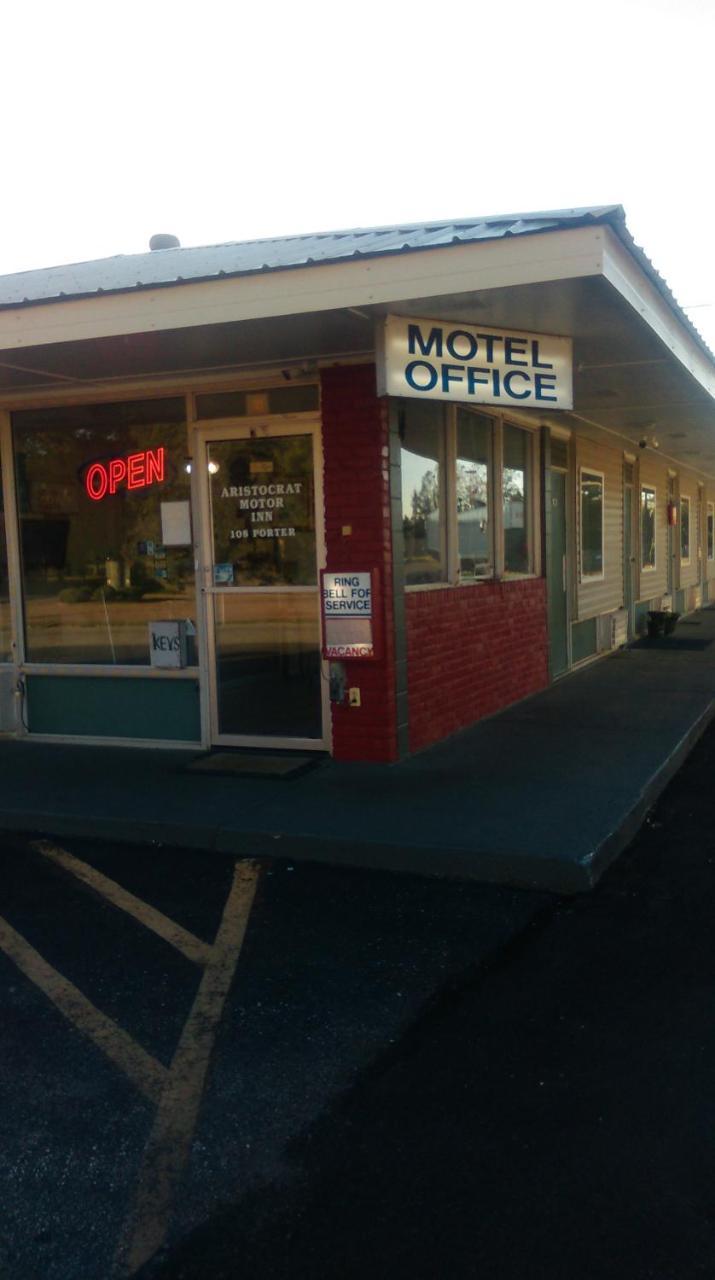 Aristocrat Motor Inn Bolivar Bagian luar foto