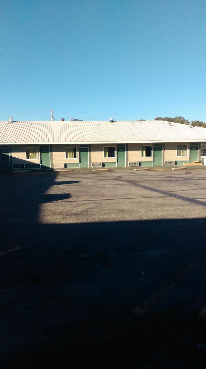 Aristocrat Motor Inn Bolivar Bagian luar foto